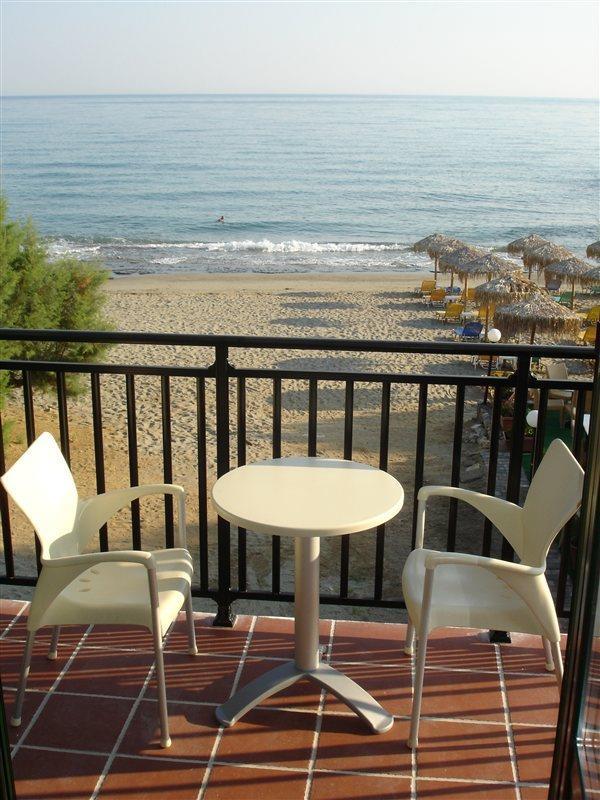 Margarita Beach Hotel Agia Marina  Exterior photo